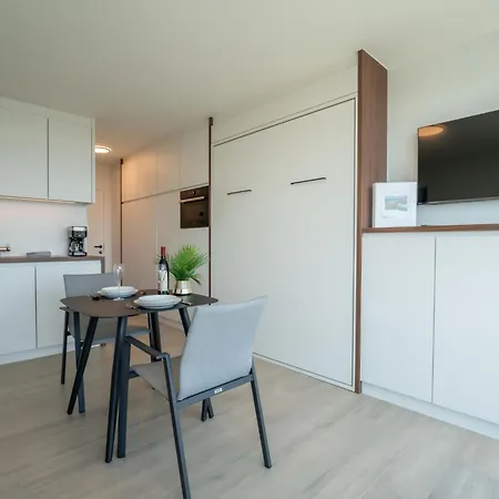 Studio Zeezicht By Interhome Bredene